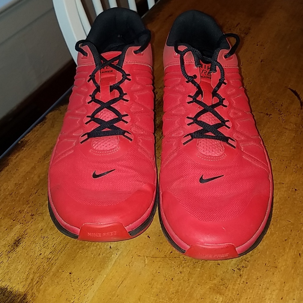 Tennis shoes